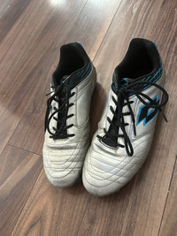 Outdoor Soccer Cleats - size 8