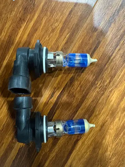 I am selling a few miscellaneous items for a Toyota Corolla, including a set of Sylvania HB4/9006 XV...