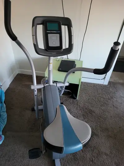 Exercise bike with fan, with option to also use arm for dual exercise. Great condition