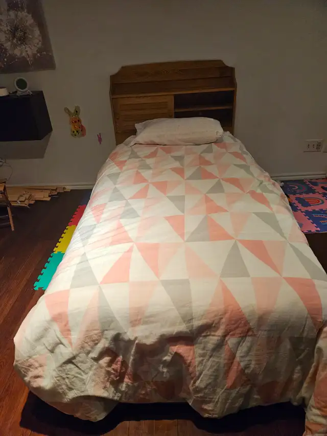 Lit simple 3 pieces avec matelas pour enfants tres propre in Beds & Mattresses in Laval / North Shore - Image 6