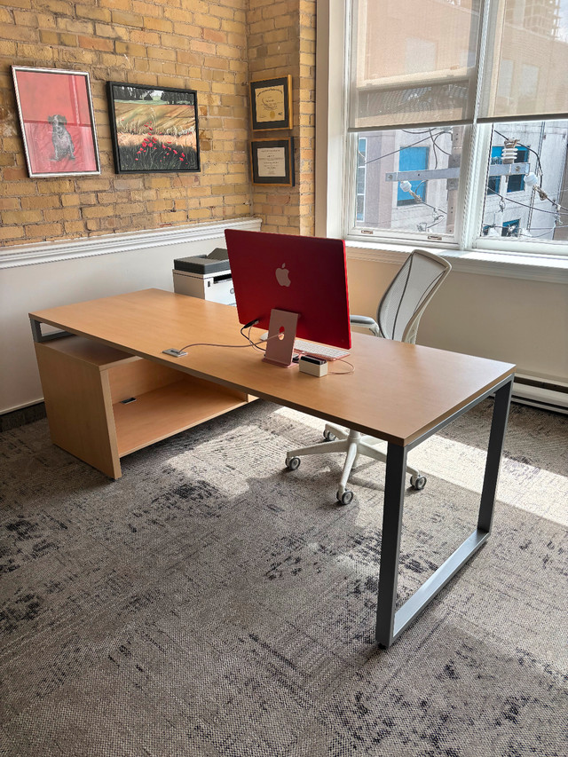 Beautiful Global Furniture Desk and side table! in Desks in City of Toronto