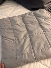 Like new! 10lbs Grey weighted blanket