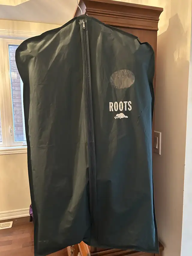 Women’s ROOTS  leather jackets size 12 in Women's - Tops & Outerwear in Markham / York Region - Image 5