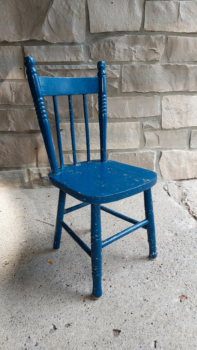 Vintage Wooden Childrens Chair in Chairs & Recliners in Markham / York Region - Image 2