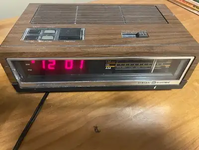 Vintage AM/FM Canadian General Electric Radio, View more