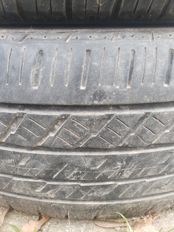 Four 225/65/17 Bridgestone DriveGuard Run-Flat All Season tires. in Tires & Rims in City of Halifax - Image 4