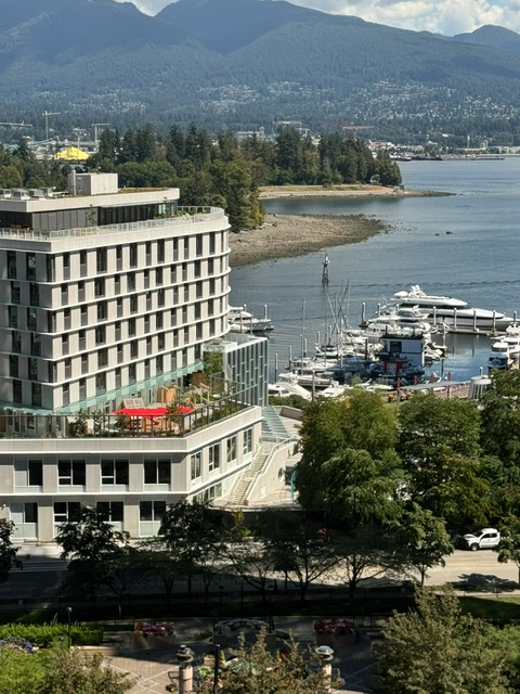 HIGH-END FURNISHED FULL 1 BR+DEN STUNNING WATER + MOUNTAIN VIEWS Price: $ 2,650 (monthly) FULLY INCL...