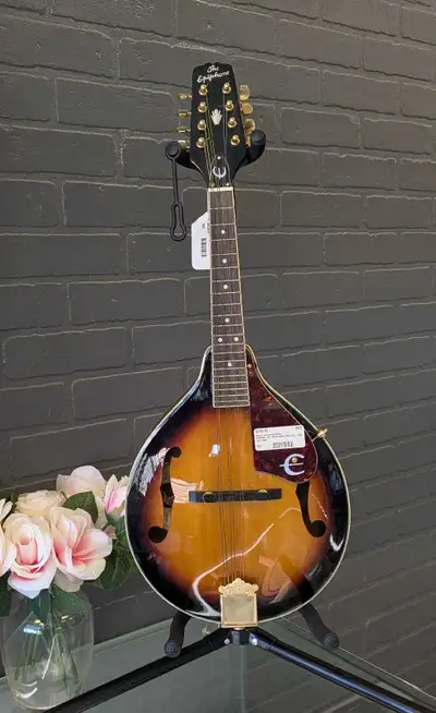 Epiphone Mandolin MM-30E Model: 30E-AS Colour: Sunburst Condition: Good *Needs re-string*. Hard shel...