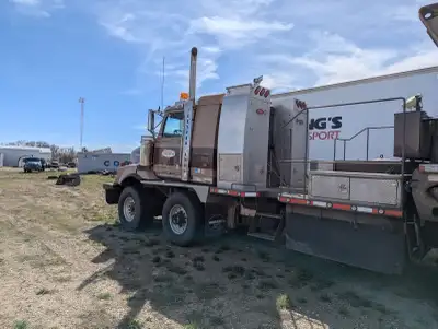 FOR SALE – REDUCED 2005 Western Star Tri-Drive – Detroit Series 60 264034 km PRE-EMISSIONS – NO DEF...