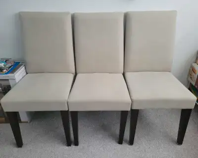 3 Chaises.