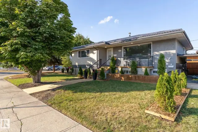 RENOVATED 3-Bed Main Floor    Double Garage in Kensington!