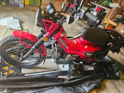 Le lundi 12 octobre 2026 Bonjour . Mini moto Honda Trail 125 cc modèle 2025 toute neuve acheté le 6...