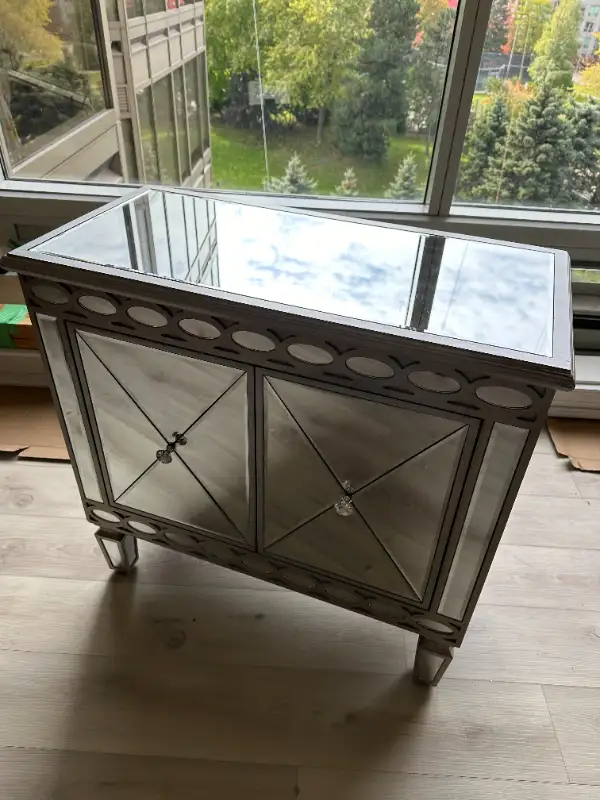 Cabinet - Glass 2 Door Cabinet in Hutches & Display Cabinets in City of Toronto - Image 4