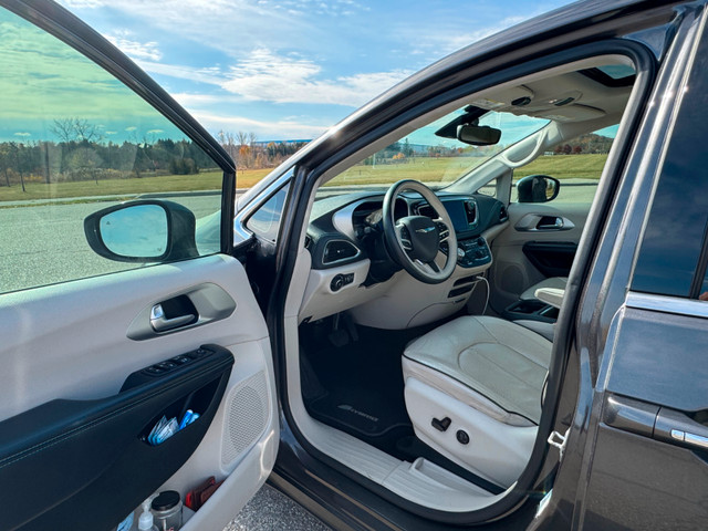 2017 Chrysler Pacifica Hybrid Platinum in Cars & Trucks in Mississauga / Peel Region - Image 2