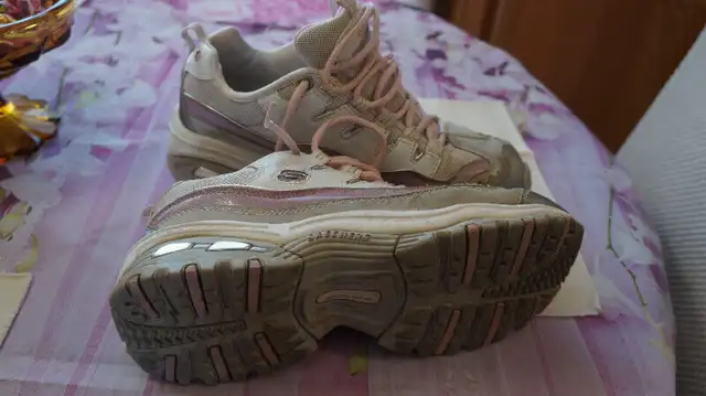 LADIES SKETCHERS SHOES in Women's - Shoes in Norfolk County - Image 3