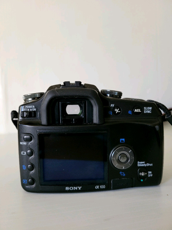 Sony A 100   10.2 MP DSLR Camera - BODY ONLY  dans Autre  à Ville de Montréal - Image 3