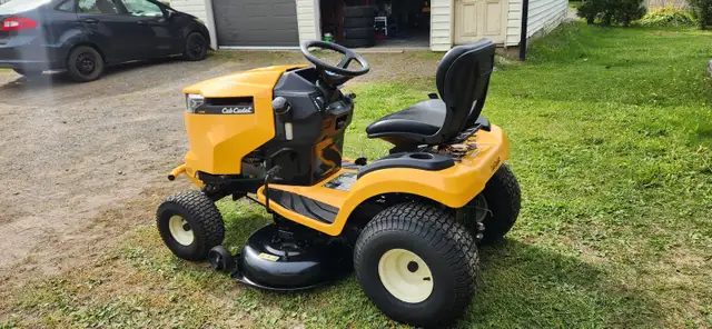 Tracteur a pelouse ( gazon ) CUB CADET 18HP KOHLER 42" de coupe in Lawnmowers & Leaf Blowers in Rimouski / Bas-St-Laurent - Image 3
