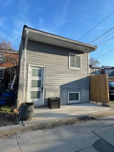 *Visits available on request* $1,800/month I am subletting my 1-bedroom, 2-floor laneway house for t...