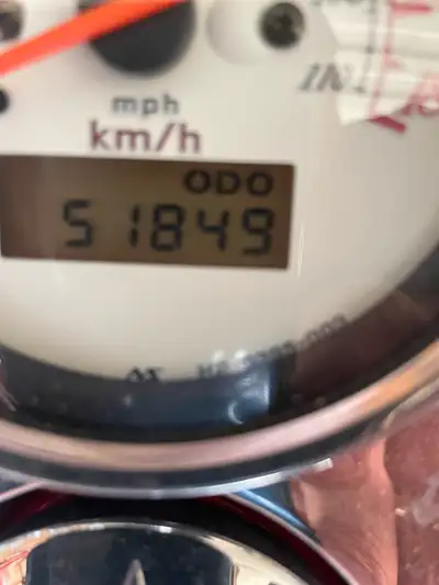Moto avec Kit Trike Bike qui s’enlève facilement pour avoir seulement 2 roues