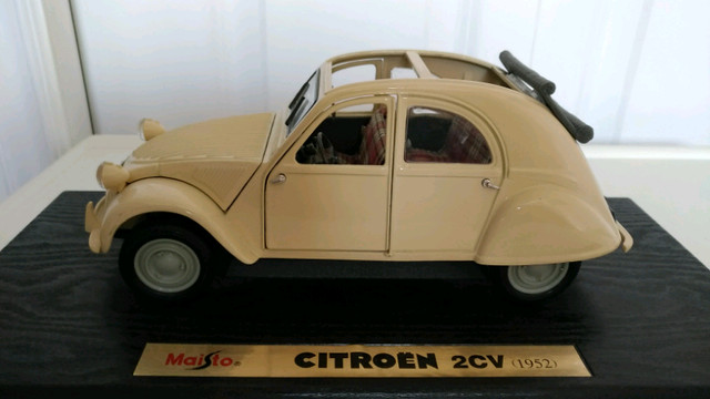 Citroen 2CV 1952 1:18 diecast model car in Arts & Collectibles in City of Toronto - Image 2