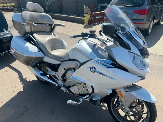 2014 BMW 1600 GTL Exclusive c/w trailer in Sport Touring in Strathcona County - Image 5