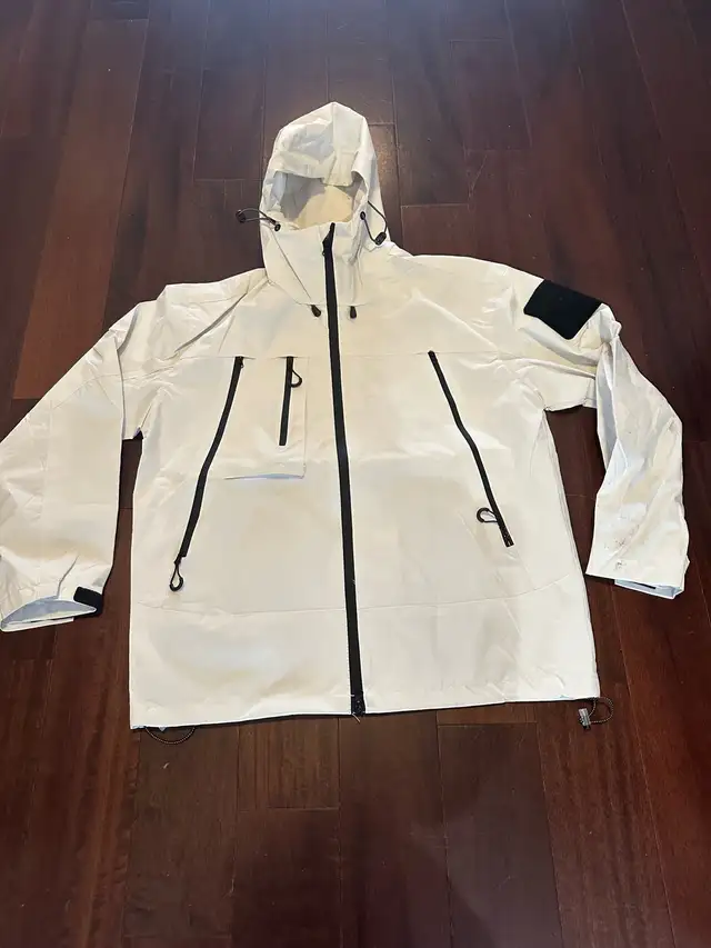 Snowboard Shell Jacket - Lightweight with Hood in Men's in Kitchener / Waterloo - Image 3