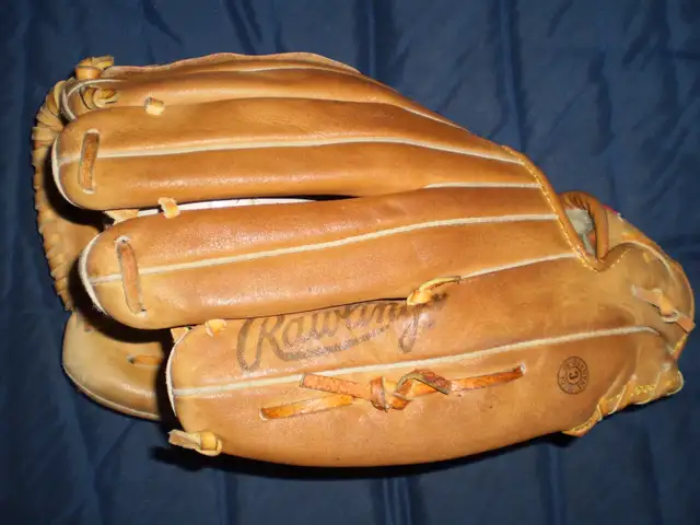 Rawlings RGB60 12.5 inch Baseball Softball LH Glove in Baseball & Softball in City of Toronto - Image 3