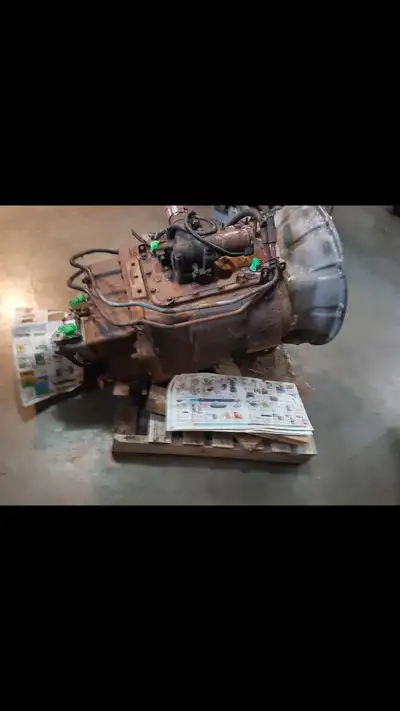 Very good transmission 13 spd Was removed from the 2013 truck that had the head gasket problem.. mak...