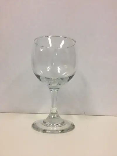 Coupe 5 oz $0.30 chaque j'en ai 312 en stock peut vendre a la caisse ou lot complet