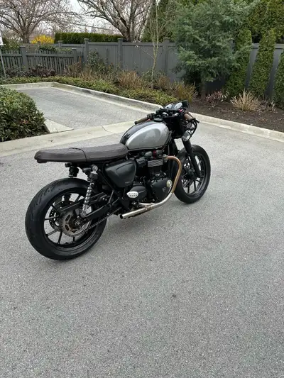 1 OF A KIND CUSTOM 2017 TRIUMPH STREET CUP This bike turns heads and sounds amazing! Totally custom...