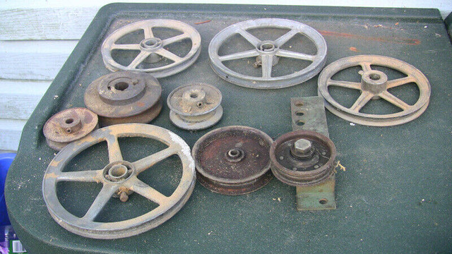 FOR SALE (2) THERMOSTATS & bunch of pulleys in Power Tools in Belleville - Image 3