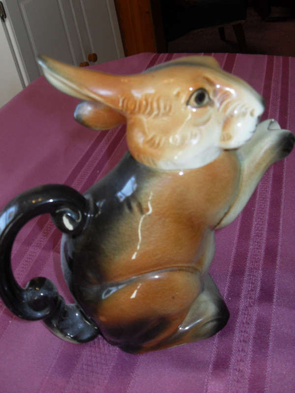 Vintage Bunny Coffee Pot (No chips or cracks) in Kitchen & Dining Wares in Bridgewater - Image 4