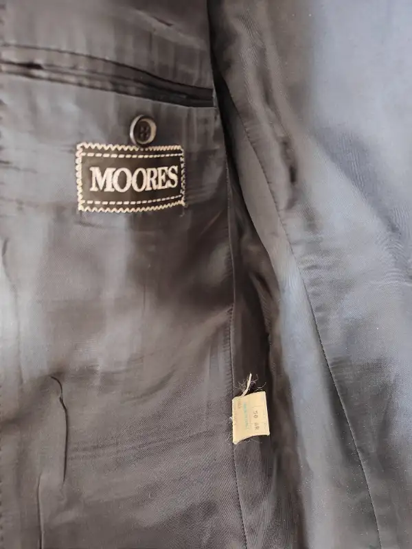 Moores Italy Blue Men Formal Wool Suit - Size 40 Jacket 34 Pants in Men's in Calgary - Image 6