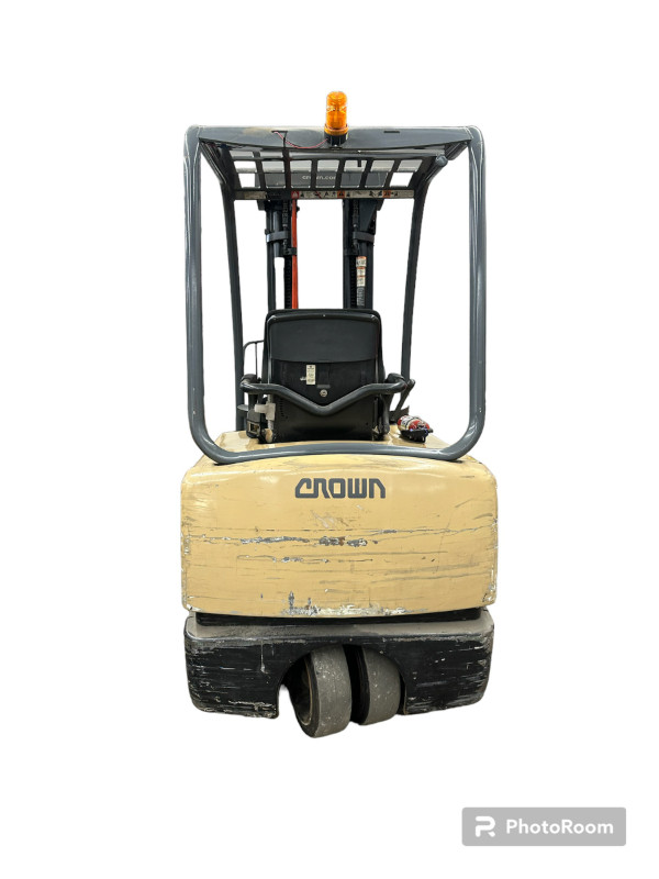 Used 3 Wheel Electric Forklift in Other in Dartmouth - Image 2