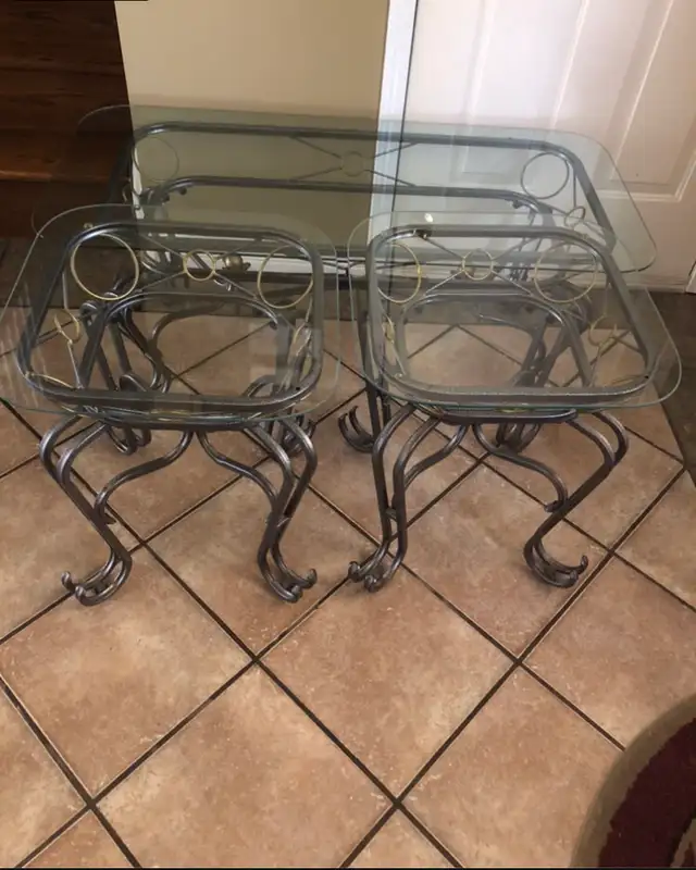 Glass End Tables in Multi-item in Mississauga / Peel Region - Image 3