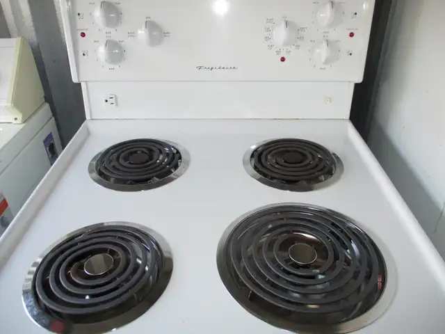 APT SIZE ELECTRIC STOVE VERY CLEAN62863275858434128