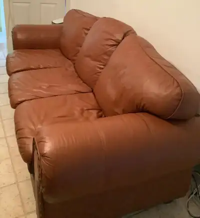 3 seater, good condition, Pickup Oakville qew and Winston Churchill