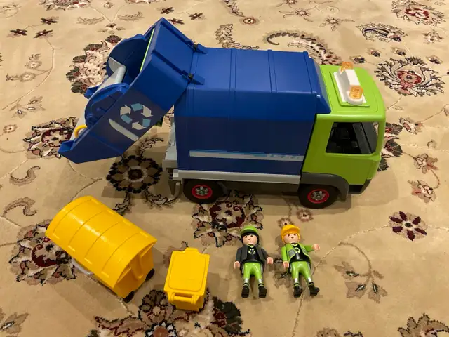 KIDS PLAYMOBIL GARBAGE TRUCK CAR in Toys in Mississauga / Peel Region - Image 3