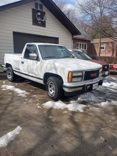 single cab short box stepside. from BC no rust 5.7 , 700r4. loaded with new base clear certified. ne...