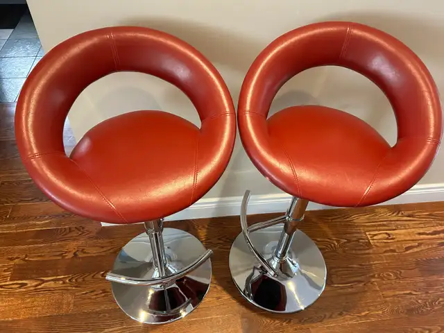 Adjustable Swivel Bar Stools, Set of 2 in Chairs & Recliners in Markham / York Region - Image 3