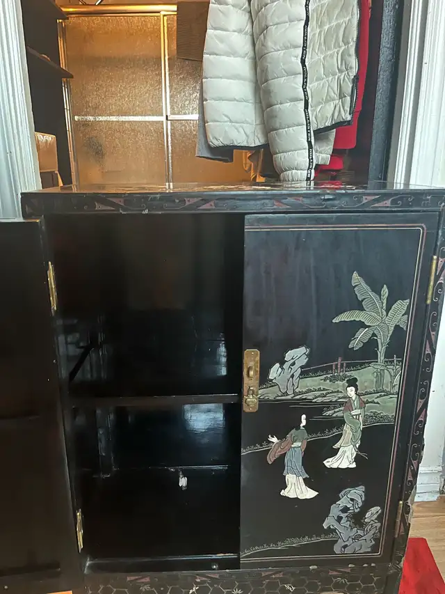 vintage Chinese style cabinet in Bookcases & Shelving Units in Gatineau - Image 4