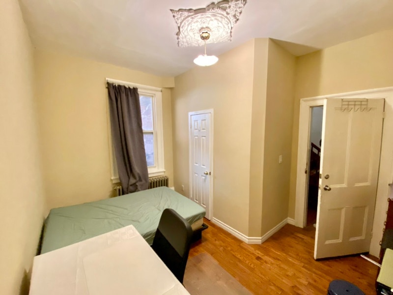 Room for Rent! Excellent location, All Inclusive, Ensuite bath Room