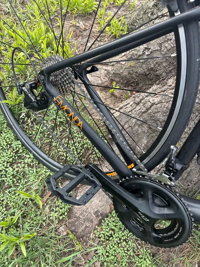 Trek Emonda  in Road in City of Toronto - Image 4