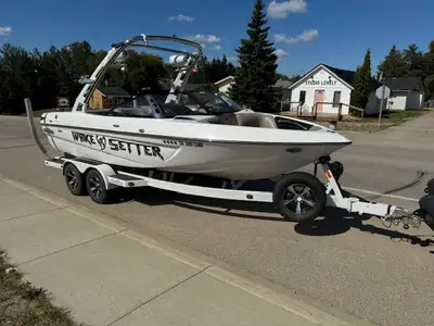 This is a private sale, NO TAXES......2013 malibu VLX Wakesetter in absolute mint condition. One own...