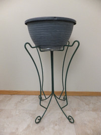 Indoor/Outdoor Wrought Iron collapsible plant stand with pot bas