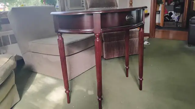 Bombay Mahogany Console Table in Other Tables in Mississauga / Peel Region - Image 2