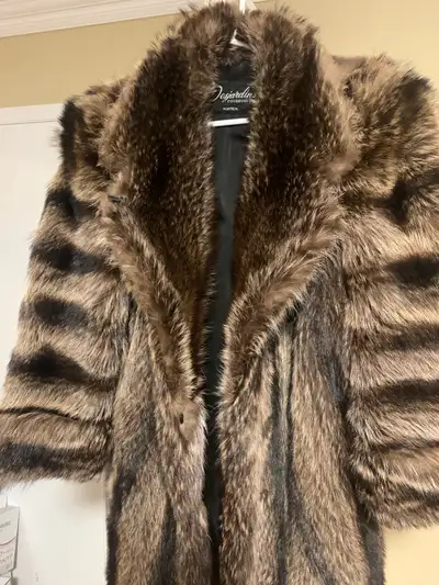 Manteau de vrai fourrure, real fur coat, de Desjardins fourrures, View more