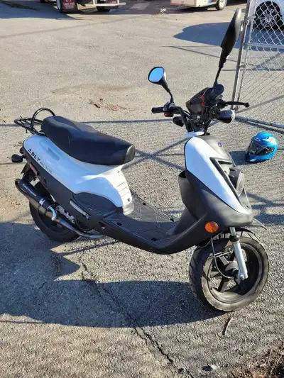 Scooter Adly GTC 2019 Pipe technigas, rouleaux plus léger, spring de clutch et supspension ont été c...
