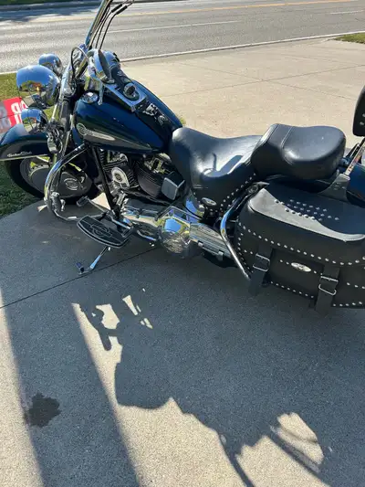 Harley Davidson Heritage Softail 2002 navy blue Comes with 2 windshields , helmets and saddlebags As...