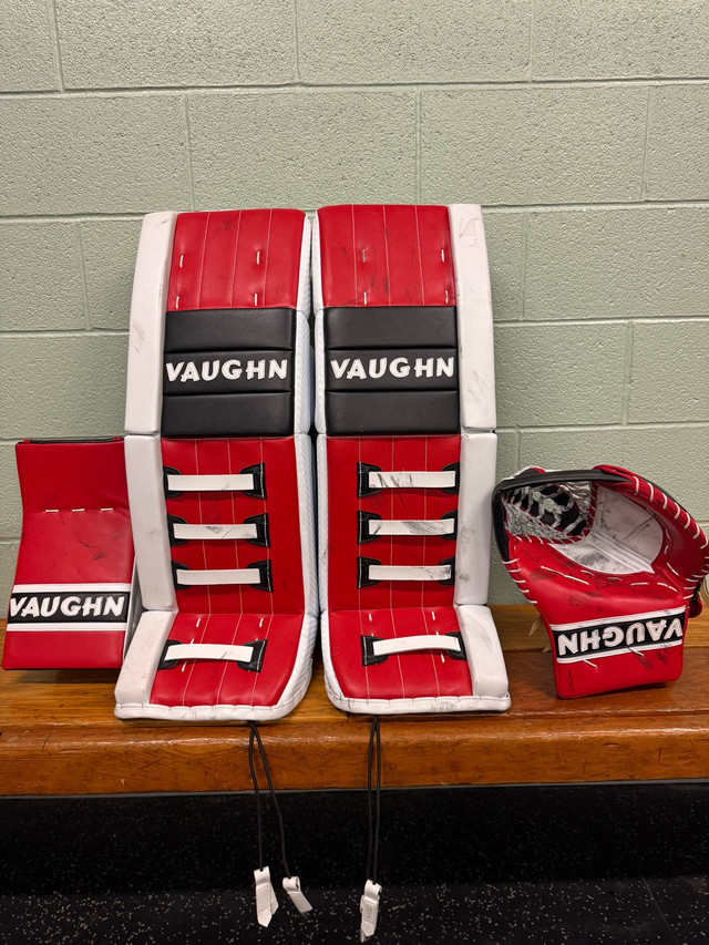 Vaughn v10 pro carbon vintage 32”+2” set in Hockey in Kitchener / Waterloo